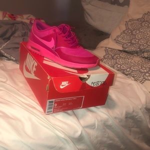 women’s size 9, Air max thea pink